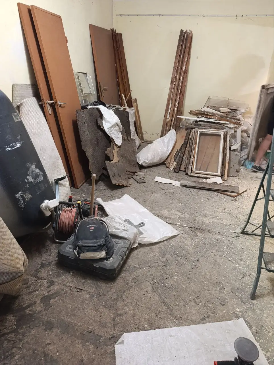 Демонтаж окон и дверей Львов