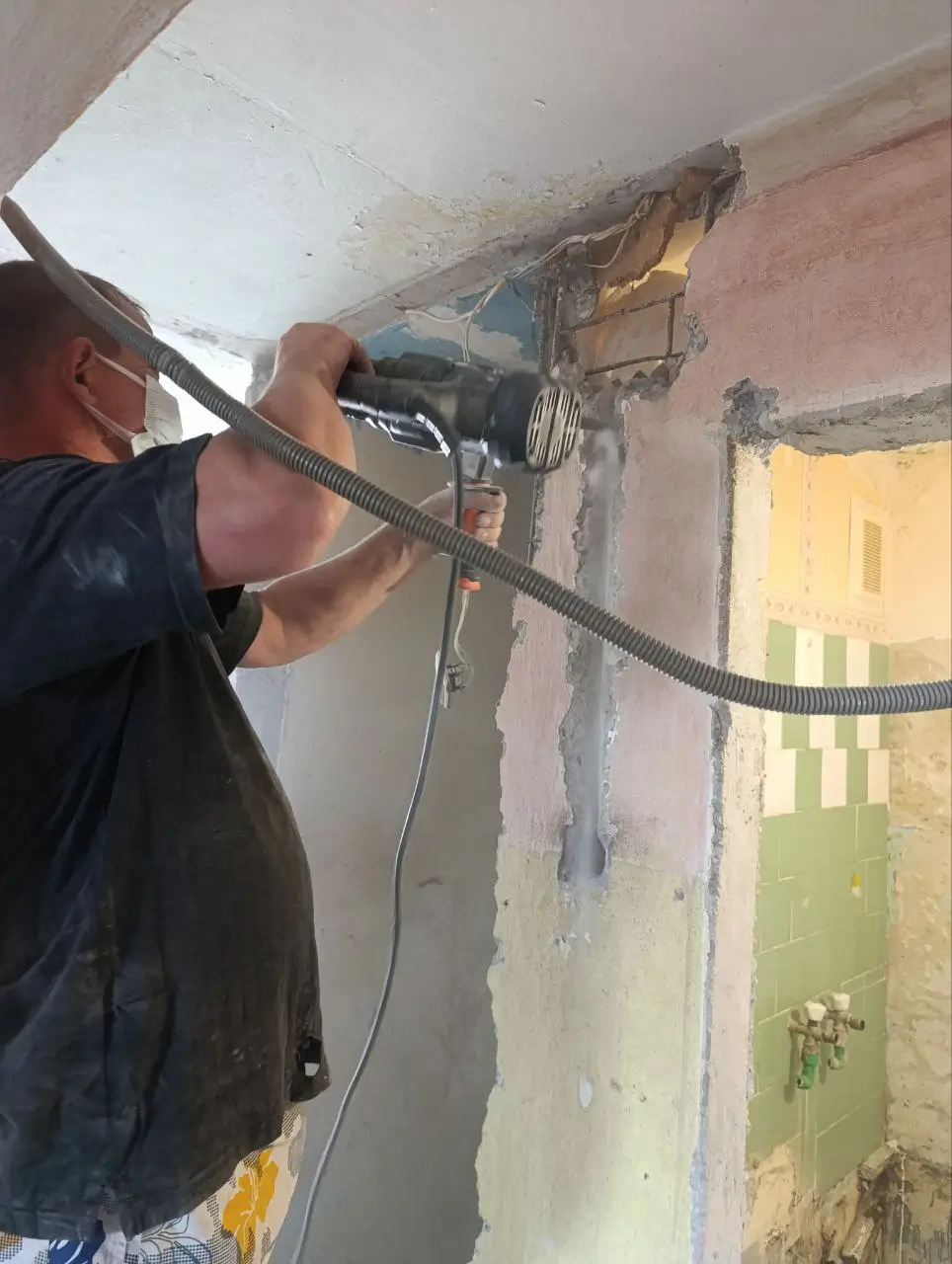 Демонтаж залізобетонних перегородок Львів