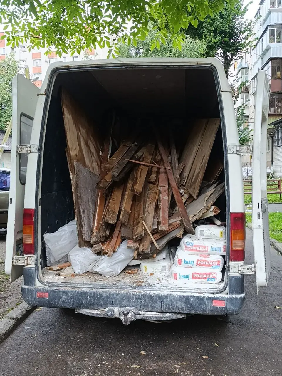 Демонтаж дерев'яної основи підлоги Львів