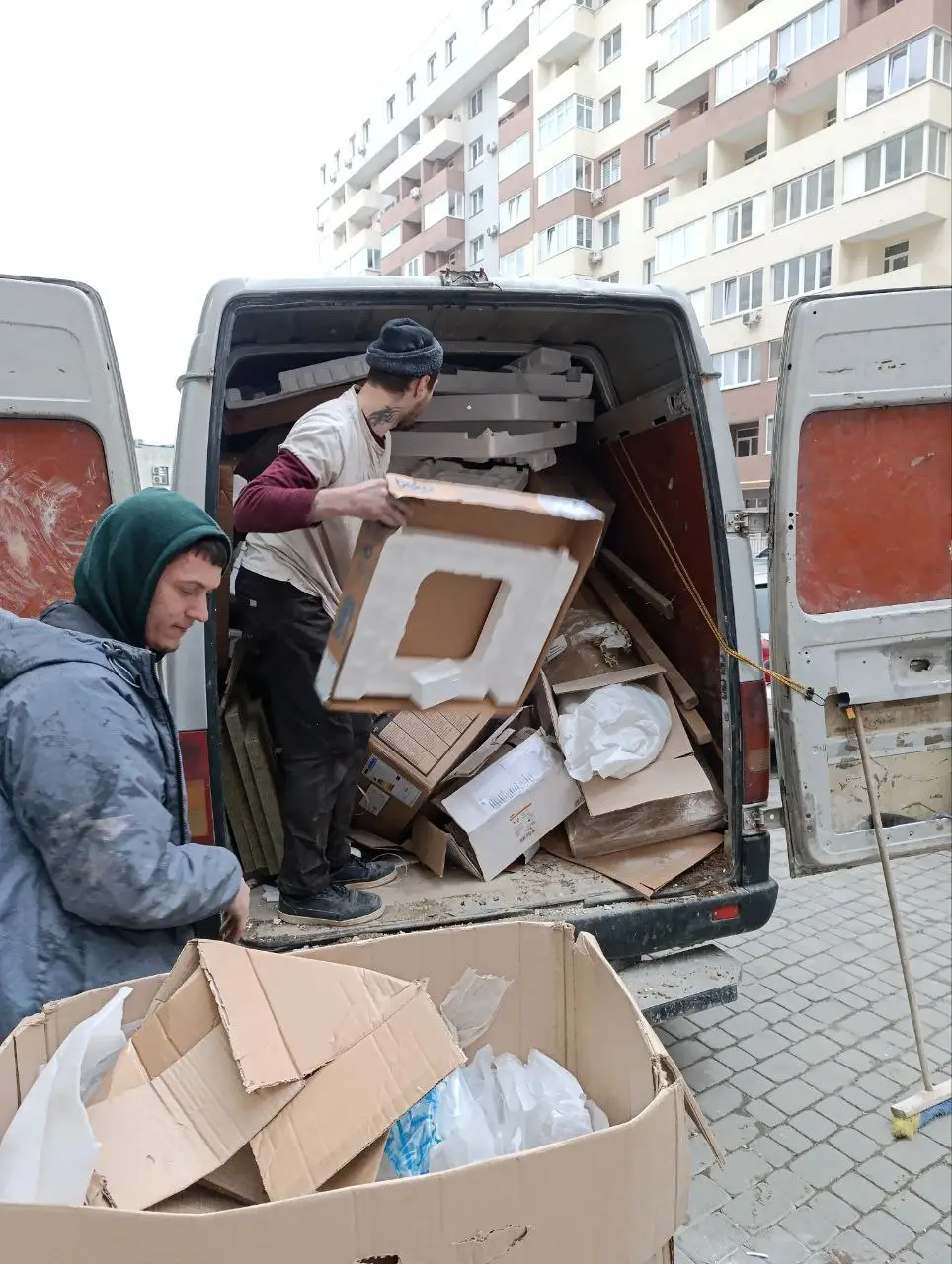 Вывоз бытового и строительного мусора